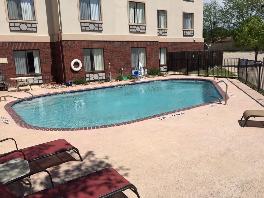 Quality Inn & Suites Lampasas Exterior photo